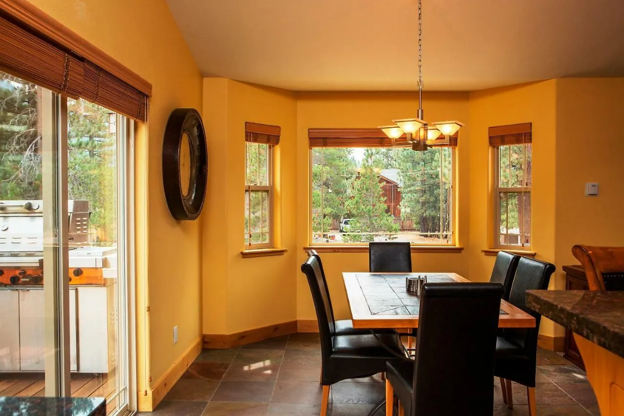 5-Star Luxury Tahoe Cabin! Great Location! Pool Table!Darts! Poker! Ping Pong! Games! South Lake Tahoe Amerikai Egyesült Államok