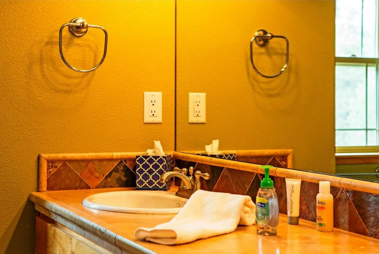 5-Star Luxury Tahoe Cabin! Great Location! Pool Table!Darts! Poker! Ping Pong! Games! South Lake Tahoe Nyaraló