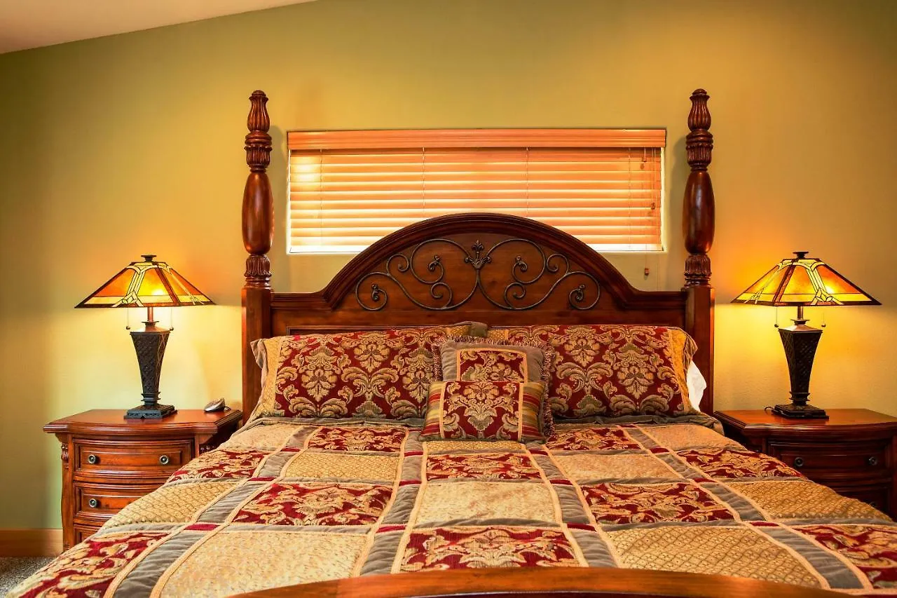 5-Star Luxury Tahoe Cabin! Great Location! Pool Table!Darts! Poker! Ping Pong! Games! South Lake Tahoe