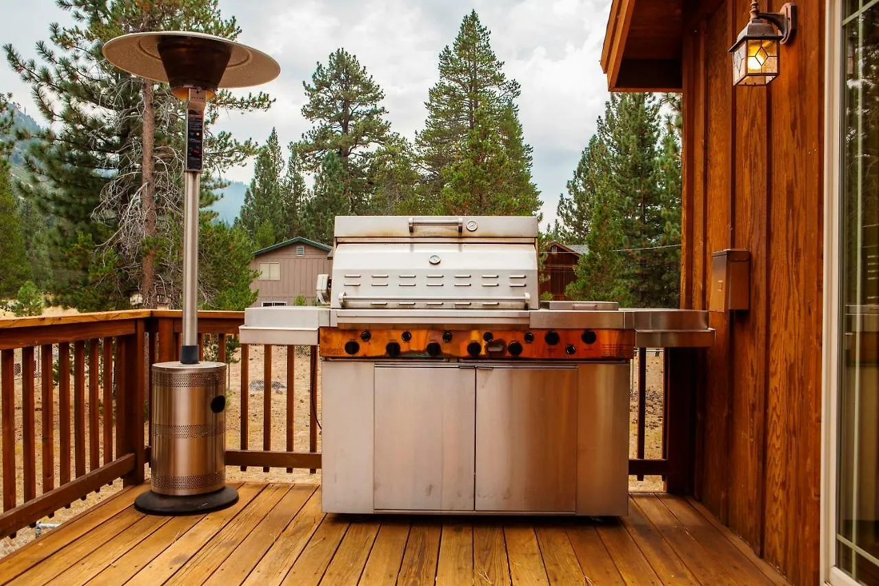 5-Star Luxury Tahoe Cabin! Great Location! Pool Table!Darts! Poker! Ping Pong! Games! South Lake Tahoe